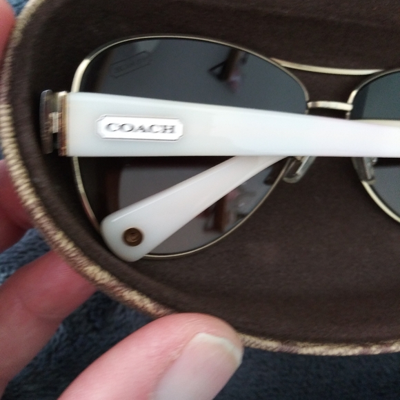 Coach Sunglasses - Picture 4 of 4